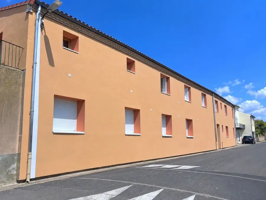 Façade enduite après ravalement dans le Puy-de-Dôme